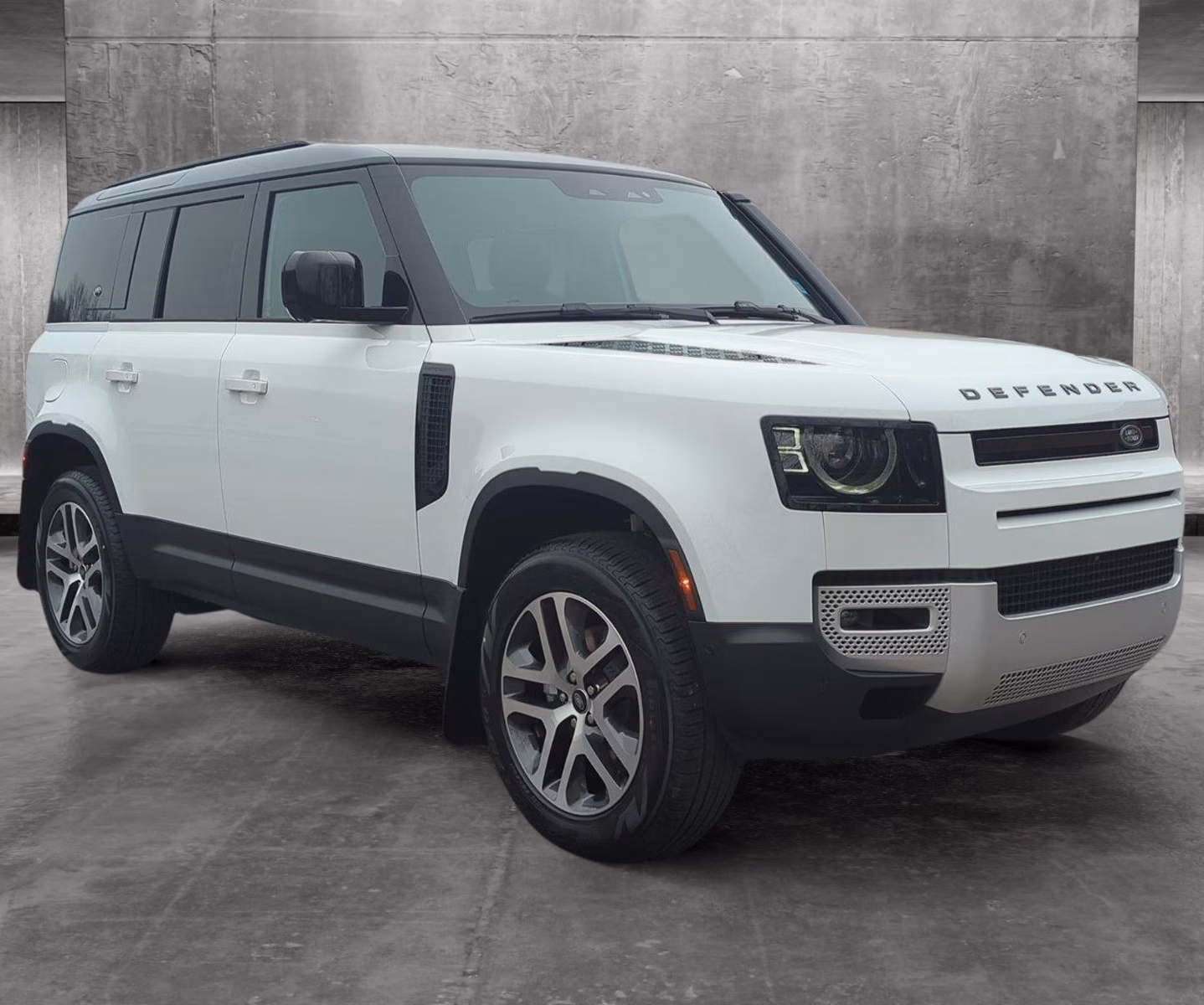 Land Rover Defender for rent in dubai